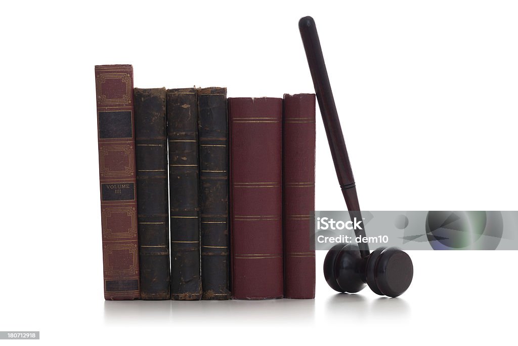 Alte Bücher und Richterhammer - Lizenzfrei Buchstütze Stock-Foto