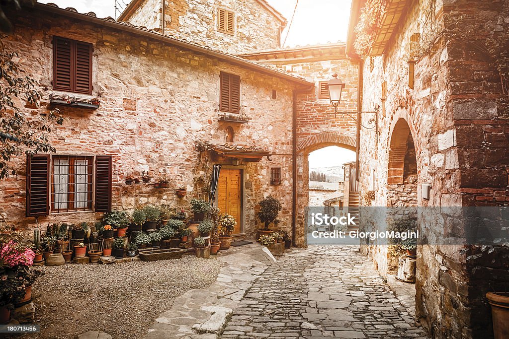 Cidade antiga na Toscana, Itália - Foto de stock de Itália royalty-free