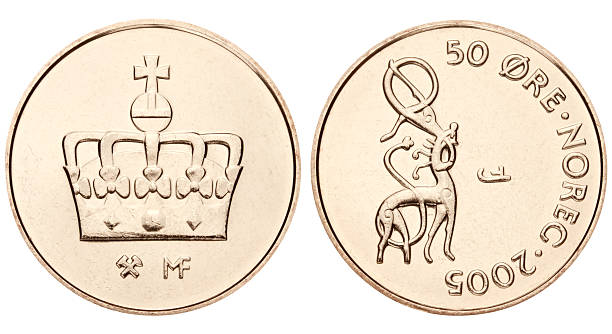 moeda norueguesa sobre fundo branco - norwegian coin imagens e fotografias de stock