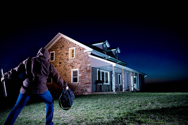 istock Thief outside a house at night 180713857