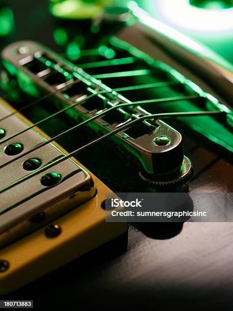 Ponte Chitarra Elettrica E Macro Di Stringhe - Fotografie stock e altre immagini di Chitarra elettrica - Chitarra elettrica, Close-up, Furgone pickup