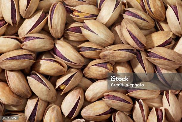 Pistácios - Fotografias de stock e mais imagens de Alimentação Saudável - Alimentação Saudável, Amontoar, Casca de Noz