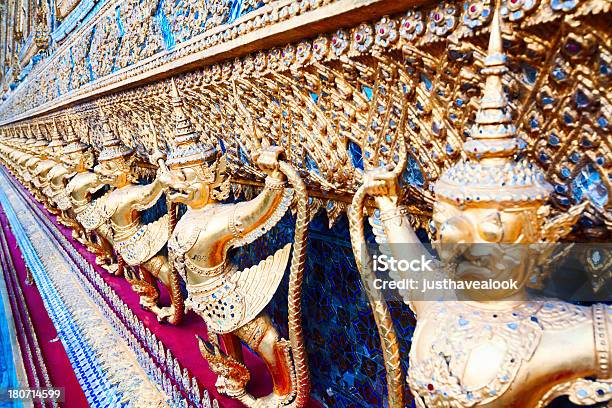 Foto de Pássaros No Templo Do Buda De Esmeralda e mais fotos de stock de Arquitetura - Arquitetura, Bangkok, Budismo