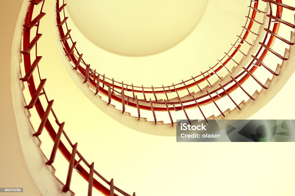 Moderna escalera de caracol - Foto de stock de Alto - Descripción física libre de derechos