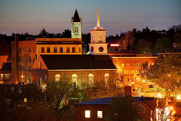 Nashua, New Hampshire at Night Downtown Nashua New Hampshire at night . Nashua is the second largest city in the state of New Hampshire. Nashua is known for its  livability and economic expansion as part of the Boston region nashua new hampshire stock pictures, royalty-free photos & images