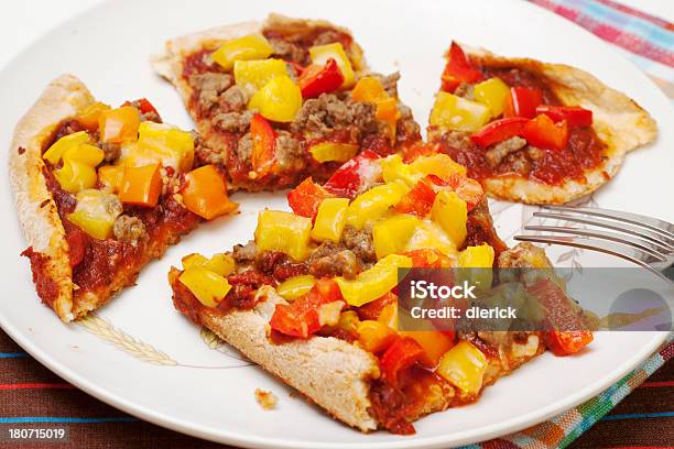 Foto de Pizza Caseira e mais fotos de stock de Amarelo - Amarelo, Carne, Comida