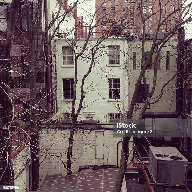 Foto de Edifícios De Apartamentos De Nova York e mais fotos de stock de Jardim particular - Jardim particular, New York City, Antigo