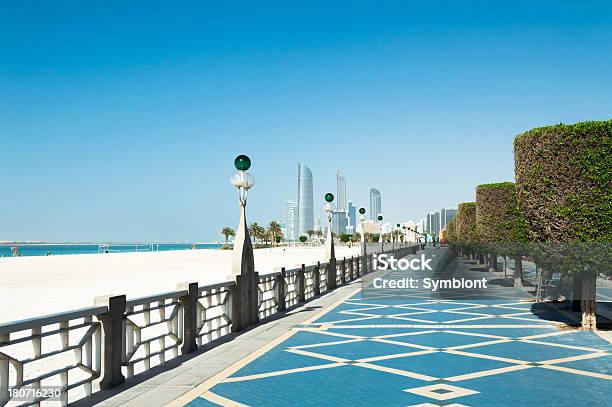 Die Skyline Von Abu Dhabi Stockfoto und mehr Bilder von Abu Dhabi - Abu Dhabi, Strand, Arabien