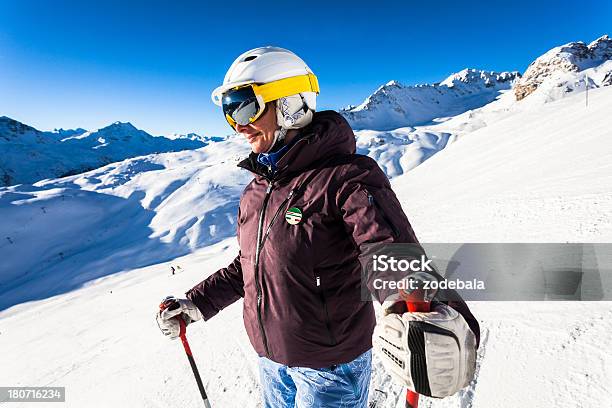 Photo libre de droit de Skieur Portrait De Femme banque d'images et plus d'images libres de droit de Dolomites - Dolomites, Paire de skis, Poudreuse