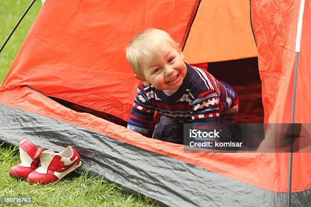 Baby In Einem Zelt Stockfoto und mehr Bilder von 12-17 Monate - 12-17 Monate, Baby, Eine Person