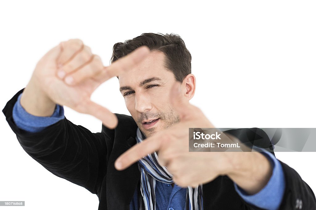 Legerer Mann Finger Rahmung auf Weiß - Lizenzfrei Betrachtung Stock-Foto