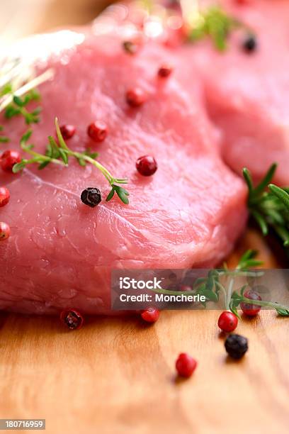 Raw Frischen Und Saftiges Steakfilets Stockfoto und mehr Bilder von Chili-Schote - Chili-Schote, Cutlet, Fett - Nährstoff