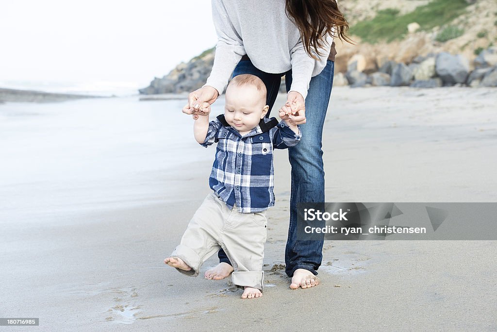 Style de vie: Loisirs en famille à la plage - Photo de Enfant libre de droits