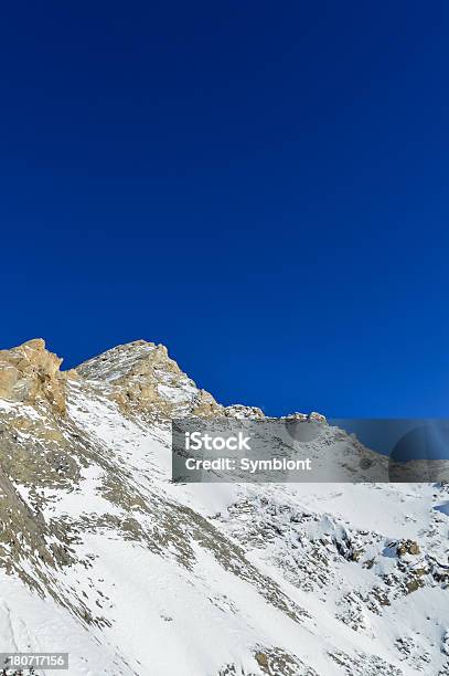 Photo libre de droit de Alpine Sommet De La Montagne banque d'images et plus d'images libres de droit de Activité de loisirs - Activité de loisirs, Alpes européennes, Alpinisme