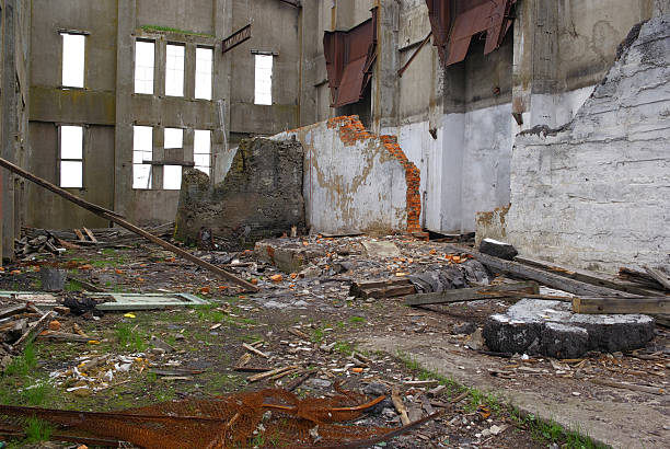 istock Ruined indoor house 180717379