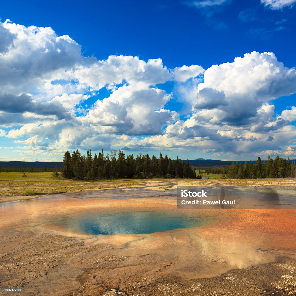 Prismatic Springs no Parque Nacional de Yellowstone - Royalty-free  Fonte termal Mammoth Foto de stock