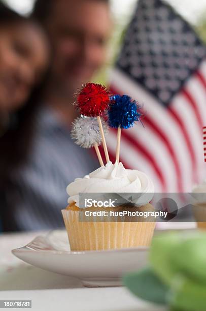 Dzień Niepodległości Cupcake - zdjęcia stockowe i więcej obrazów 4-go lipca - 4-go lipca, Amerykańska flaga, Biały
