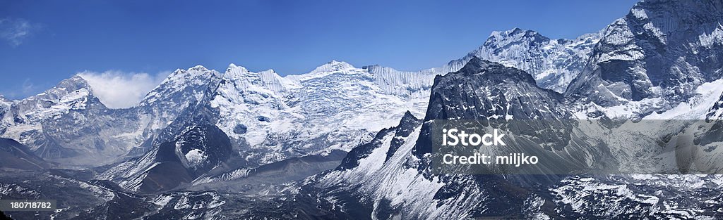 panorama incrível faixa de montanhas do Himalaia belo dia de sol - Foto de stock de Monte Everest royalty-free