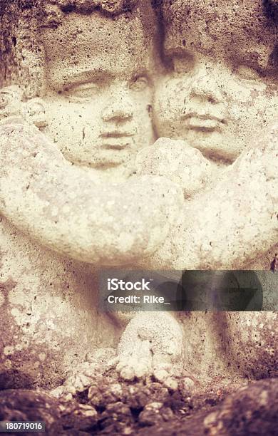 Detalle De Una Antigua Estatua Foto de stock y más banco de imágenes de Adulto - Adulto, Cara humana, Cementerio