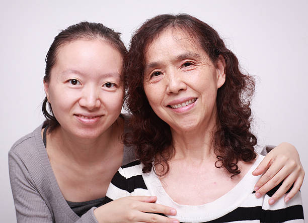 istock Happy Chinese mother and daughter 180719078