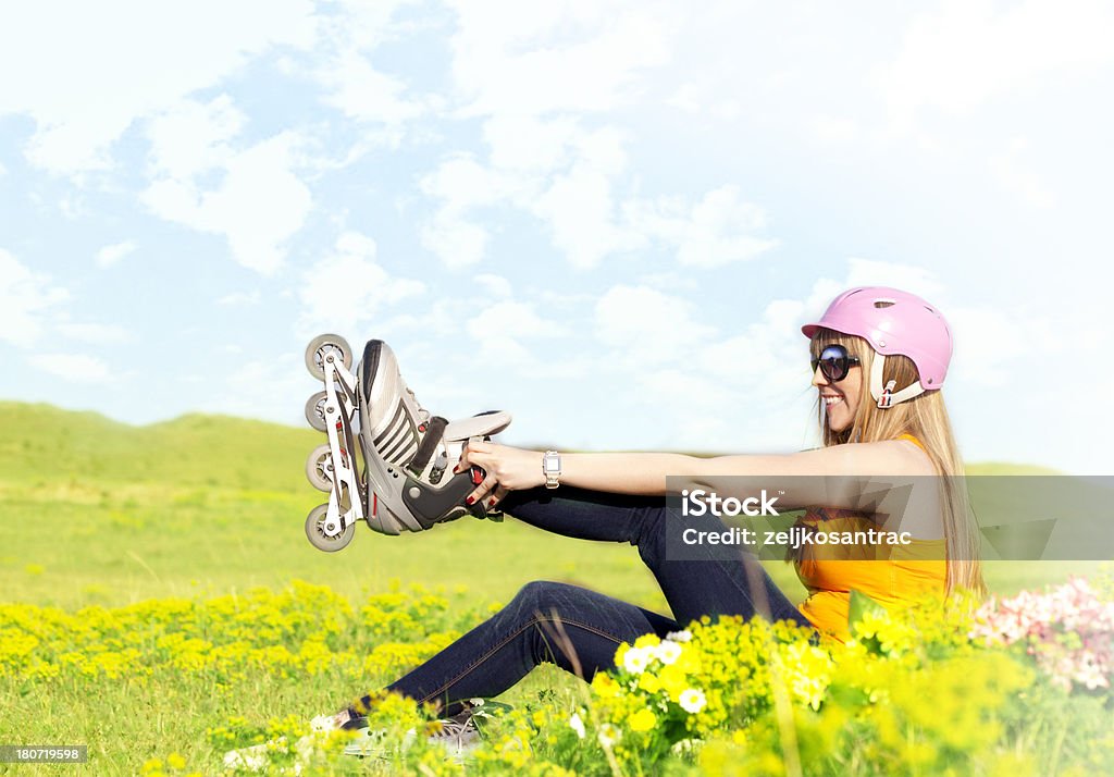 Lächelnd Mädchen auf roller skate - Lizenzfrei Aktivitäten und Sport Stock-Foto