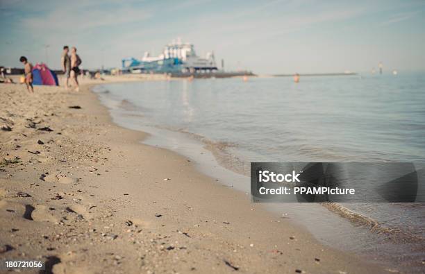 Ludzie Grają Na Plaży - zdjęcia stockowe i więcej obrazów Amrum - Amrum, Cień, Dorosły