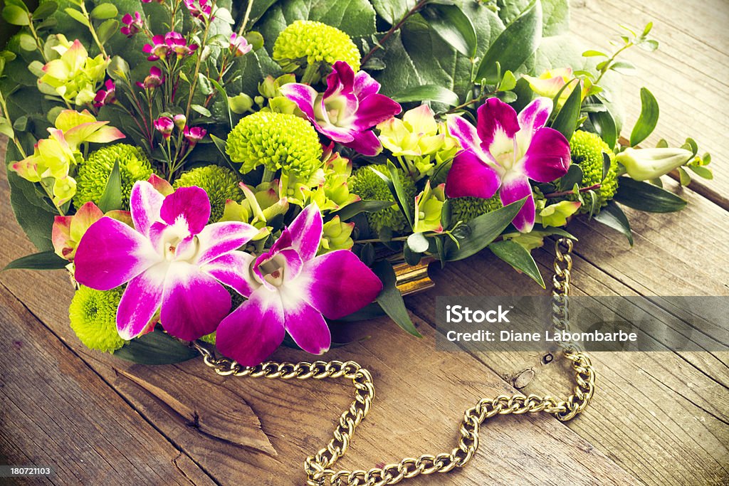 Botanico moda.  Borsa da sposa di fiori freschi - Foto stock royalty-free di Arti e mestieri