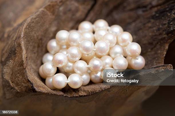 Perlas Foto de stock y más banco de imágenes de Blanco - Color - Blanco - Color, Collar, Collar de perlas - Joyas