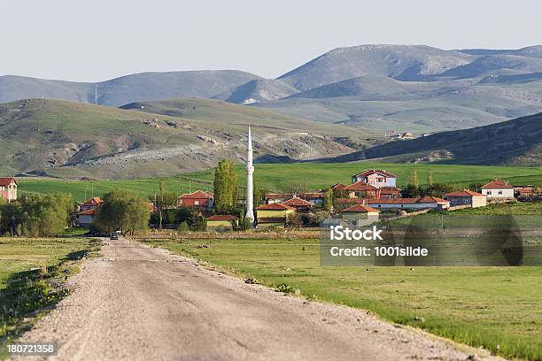 Villaggio In Campo Verde - Fotografie stock e altre immagini di Ankara - Turchia - Ankara - Turchia, Ambientazione esterna, Ambientazione tranquilla