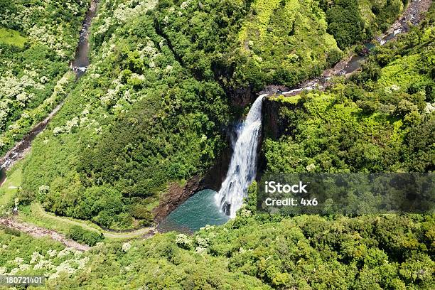 Cascada Napali Coast Hawai Foto de stock y más banco de imágenes de Agua - Agua, Aire libre, América del norte