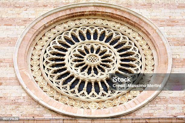 Rosetón Foto de stock y más banco de imágenes de Arquitectura - Arquitectura, Asís, Basílica