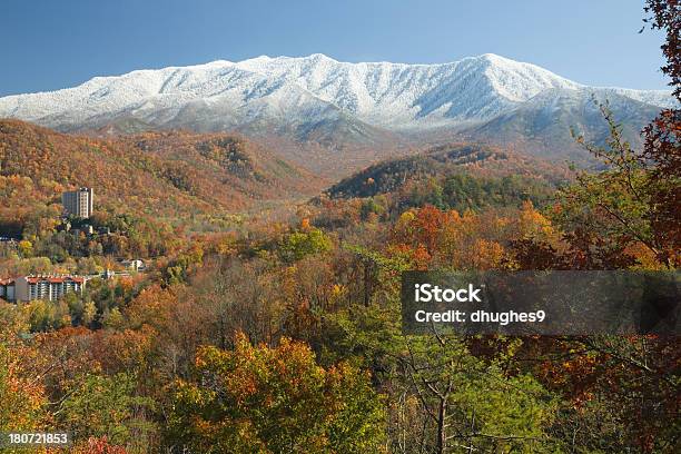 Foto de Tennessee Da Smoky Mountains Cores Do Outono Com Picos Cobertos De Neve e mais fotos de stock de Parque Nacional das Great Smoky Mountains