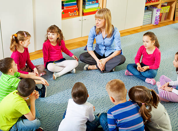 istock Teacher discussing with children. 180722055