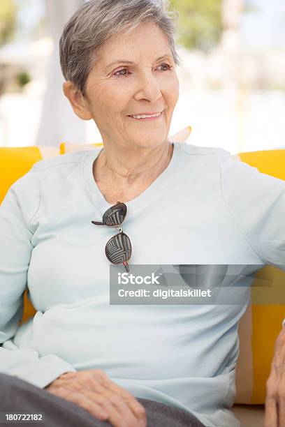 Sana Senior Living - Fotografie stock e altre immagini di 80-89 anni - 80-89 anni, Adulto, Ambientazione esterna