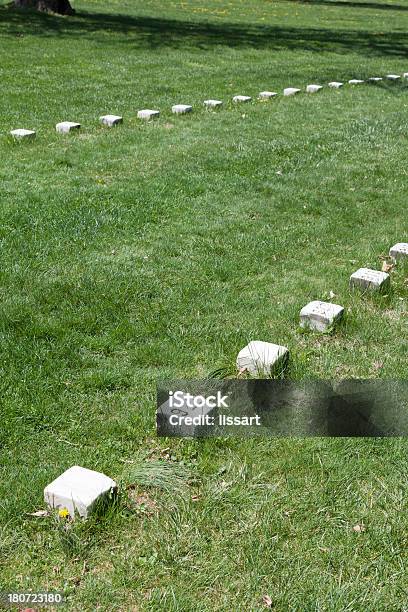 Simple Numerados Graves En Gettysburg Fondo Foto de stock y más banco de imágenes de Cementerio - Cementerio, Cerca de, Color - Tipo de imagen