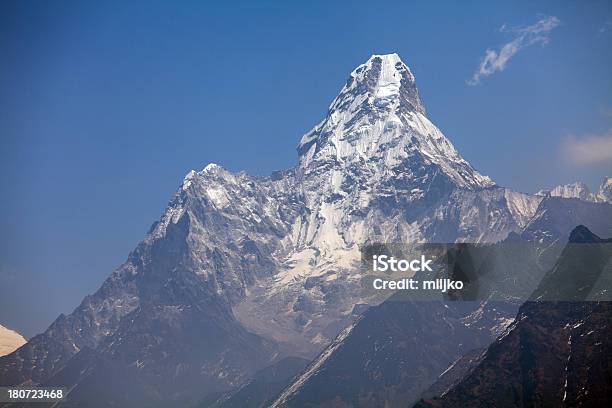 Ama Dablam Cumbre Himalayas Nepal Foto de stock y más banco de imágenes de Aire libre - Aire libre, Ama Dablam, Asia