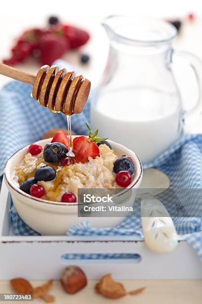 Farina D Avena - Fotografie stock e altre immagini di Alimentazione sana - Alimentazione sana, Avena - Cereali da colazione, Barattolo di vetro