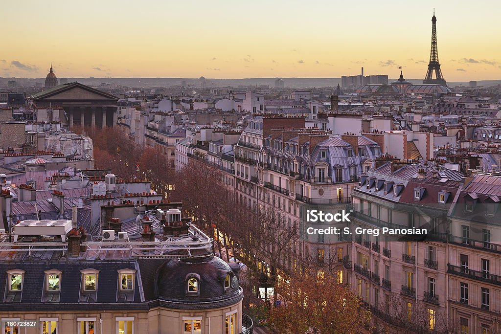 Paryż, widok na panoramę miasta o zachodzie słońca - Zbiór zdjęć royalty-free (Bez ludzi)
