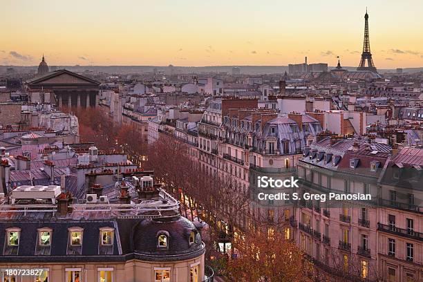 Paryż Widok Na Panoramę Miasta O Zachodzie Słońca - zdjęcia stockowe i więcej obrazów Bez ludzi - Bez ludzi, Dzielnica La Madeleine, Fotografika