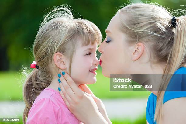 Photo libre de droit de Soeur S Amour banque d'images et plus d'images libres de droit de 6-7 ans - 6-7 ans, Adolescent, Adulte