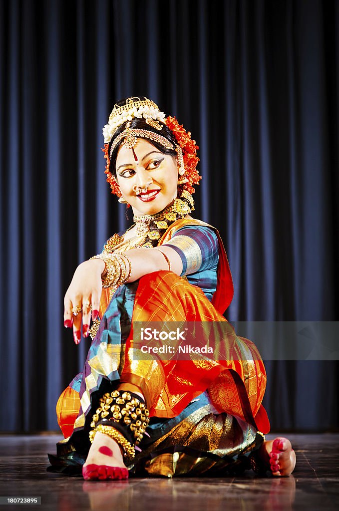 Dança tradicional na Índia - Foto de stock de 20-24 Anos royalty-free