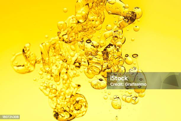 Fundo De Água Amarela - Fotografias de stock e mais imagens de Óleo - Óleo, Óleo de Cozinha, Bolha - Estrutura Física