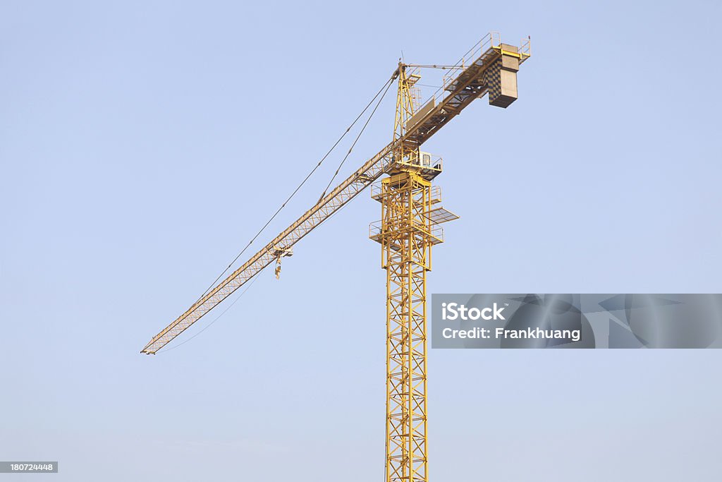 Tower Gru contro il cielo blu - Foto stock royalty-free di Acciaio