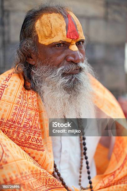 Porträt Der Heilige Sadhu Mann Stockfoto und mehr Bilder von Alter Erwachsener - Alter Erwachsener, Asiatische Kultur, Asiatischer und Indischer Abstammung