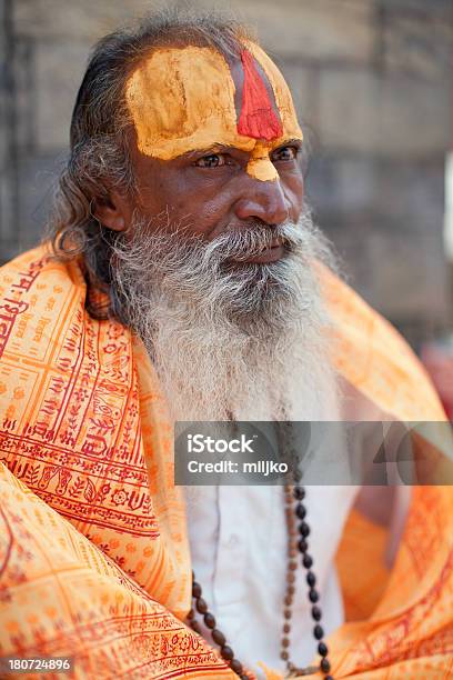 Foto de Retrato De Santo Sadhu Man e mais fotos de stock de Adulto - Adulto, Amarelo, Asiático e indiano