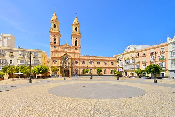 cadiz プラザデサンアントニオ教会 - christianity cadiz spain old town ストックフォトと画像