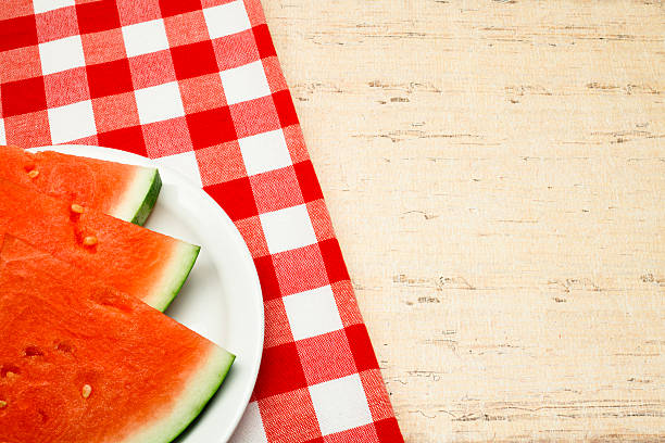 夏のピクニック - picnic watermelon tablecloth picnic table ストックフォトと画像