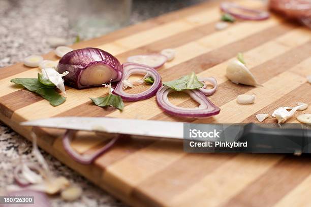 Foto de Preparando Comida e mais fotos de stock de Chalota - Chalota, Cortar - Atividade, Alho