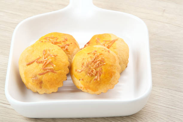 Pia Crispy with cheese filling, pastry with layered smooth skin texture, sweet and savory