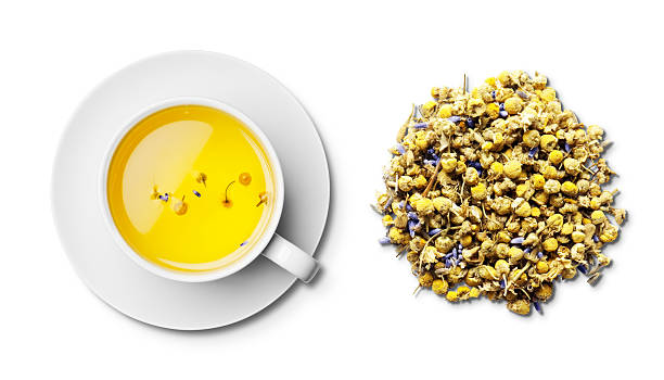 copo de camomile e lavanda chá e folhas de chá retroprojector - dry tea imagens e fotografias de stock